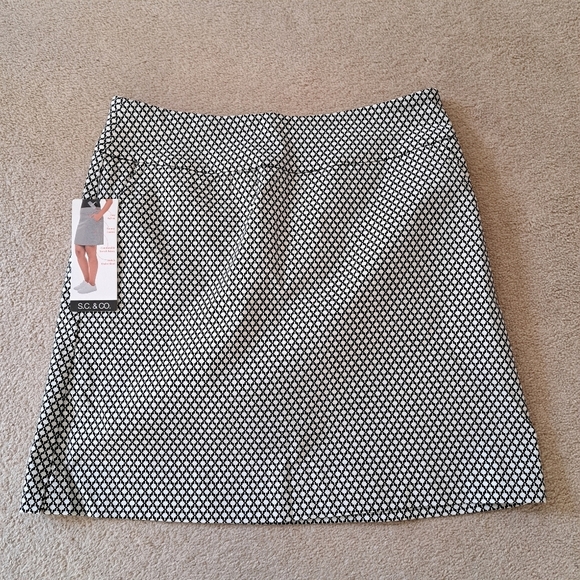 ❤️S.C.& Co. Pull On Skort Black And White Print Stretch Skirt Various Sizes New! - Picture 2 of 13